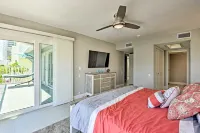 Coastal Surfside Swank by Beachside Management - 주차장