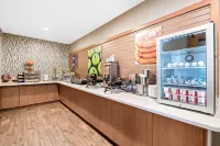 La Quinta Inn & Suites by Wyndham Logan - breakfast