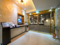 Busan Daeyeondong Hotel Onna Hotels near أوريوكدو سكاي ووك