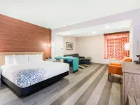 La Quinta Inn & Suites by Wyndham Oklahoma City Airport Hotels near Athena Mall