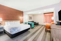 La Quinta Inn & Suites by Wyndham Oklahoma City Airport