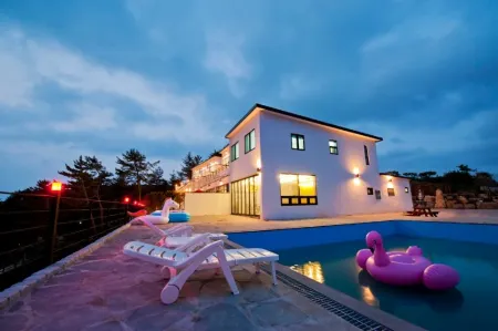 Goheung Geogeum Island Bed and Breakfast Отели в г. Кохын