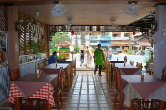 Srichada Hotel Khaolak Отели рядом с достопримечательностью «Small Sandy Beach»