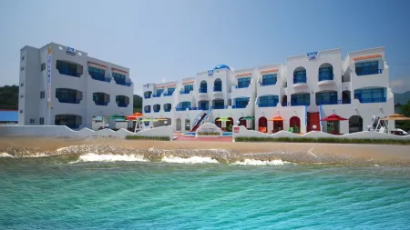 Samcheok Gracia Resort Отели рядом с достопримечательностью «Jangho Port»