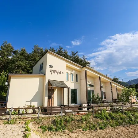 Gangneung Tyche House Pension Отели рядом с достопримечательностью «Музей Тэгваллён»
