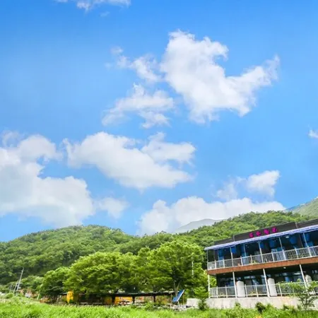 Yangsan Doyeon Valley Pension Отели рядом с достопримечательностью «Водопад Paraeso»