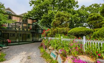 Yangsan (Baenaegol) Picture and Garden Pension