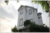 White House on the Hill HayanZip Hotels in 
