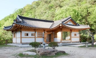 Hongcheon Tree and Bird Pension (Group)
