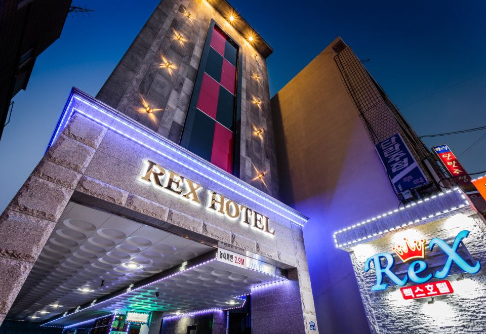 3. 렉스 호스텔..