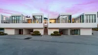 Goseong Oho Rock Pool Villa Pension Отели в г. Косон