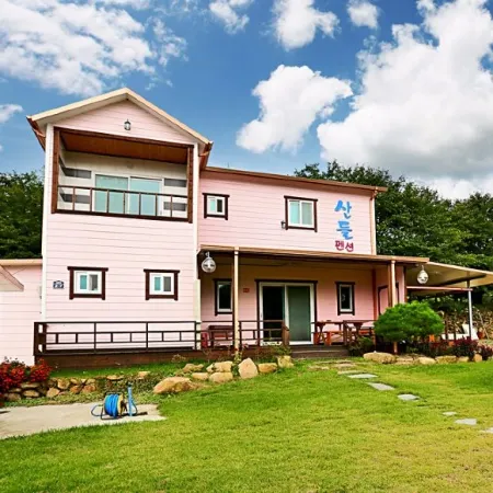 Cheongdo Mountains Bed and Breakfast