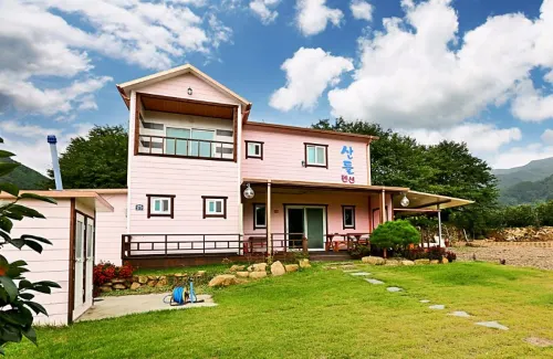 Cheongdo Mountains Bed and Breakfast