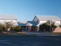Dolphin Shores - parking