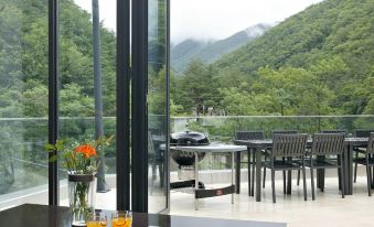 Yeongwol Frame House Pool Villa