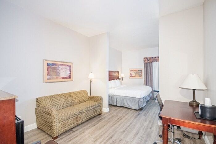 Country Inn & Suites by Radisson, Midway, FL