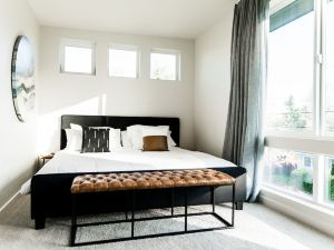 Sky Mark Lux 2 - Seattle's Best Modern 3BD HomeTel