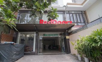 RedDoorz Near Tran Nao Street 2