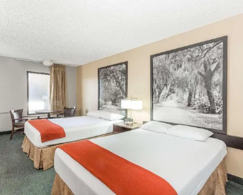 Super 8 by Wyndham Adel GA I-75 Hotels in Adel