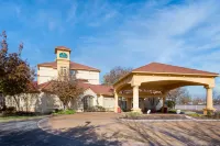 La Quinta Inn & Suites by Wyndham St. Louis Westport - Pysäköinti