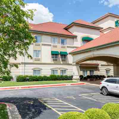 La Quinta Inn & Suites by Wyndham Bentonville Hotel Exterior