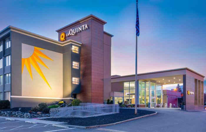 La Quinta Inn & Suites by Wyndham Clifton/Rutherford