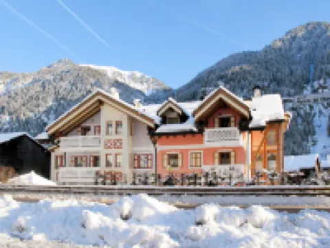 Giovanni (Cpo359) Hotéis em Mazzin