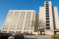 Holiday Inn Newark International Airport Hotels near Newark Liberty Intl. Airport Airport