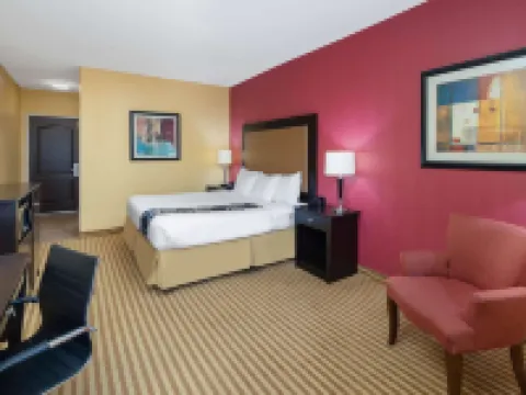 La Quinta Inn & Suites by Wyndham Atlanta-Union City Hotels in Union City