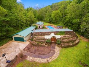 Pool Open! - the Hobbit House - Unique Arkansas Getaway!