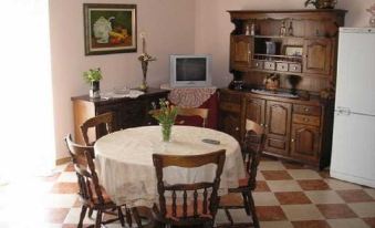 Split Apartments Peric - Housity