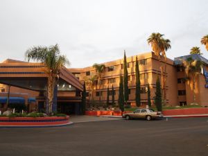 Ramada by Wyndham Viscount Suites Tucson East