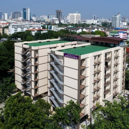 Studio Residence Sukhumvit 71 Отели рядом с достопримечательностью «Станция экспресс-поезда Ramkhamhaeng»