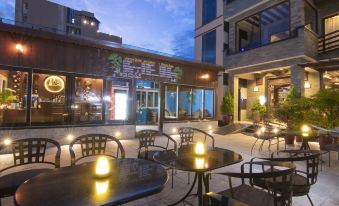 HOTEL LAKE STAR