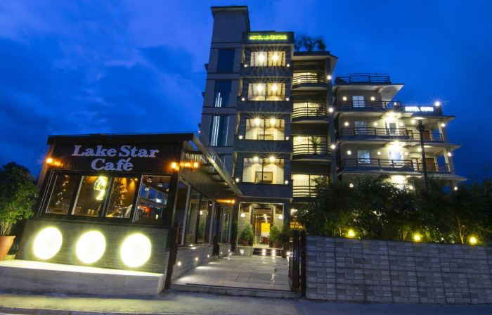 HOTEL LAKE STAR