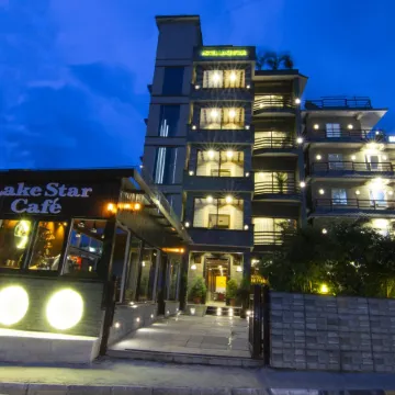 HOTEL LAKE STAR