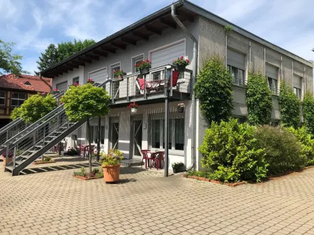 Apartmenthaus Zeuthen Отели в г. Хайдезе