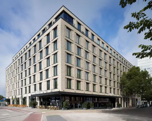 هوتل أمانو جراند سنترال Hotels near في كيه يو فوروم