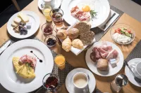 Hostel by Randolins - breakfast