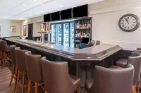 Ramada Plaza by Wyndham Calgary Downtown - ที่มีบาร์