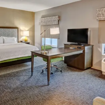Hampton Inn & Suites San Jose Airport Các khách sạn gần Trung tâm SAP