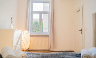 Shared Modern Apartment Schönbrunn - Budget Chic Room