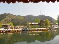 White House Group of Houseboats - 山景