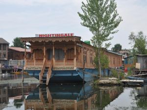 Houseboat Nightingale (Triple Bedded Room)