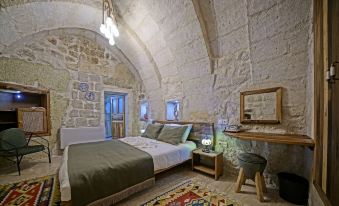 Vigneron Cave Hotel