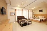 Wingston A Treehouse Hotel-Goverdhan Hotel di Radha Kund
