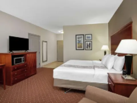 La Quinta Inn & Suites by Wyndham Fairfield TX Hotels in Freestone County
