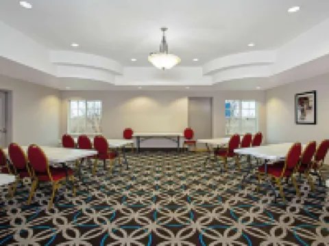 La Quinta Inn & Suites by Wyndham Fairfield TX Hotels in Freestone County