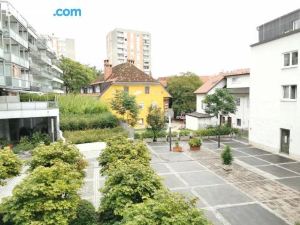 City Centre Studio with a Balcony and Free Parking