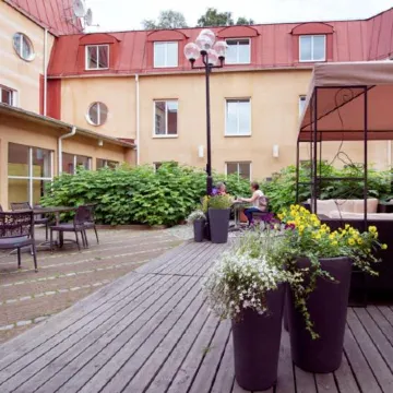 Home Hotel Uman Отели рядом с Аэропорт Умео